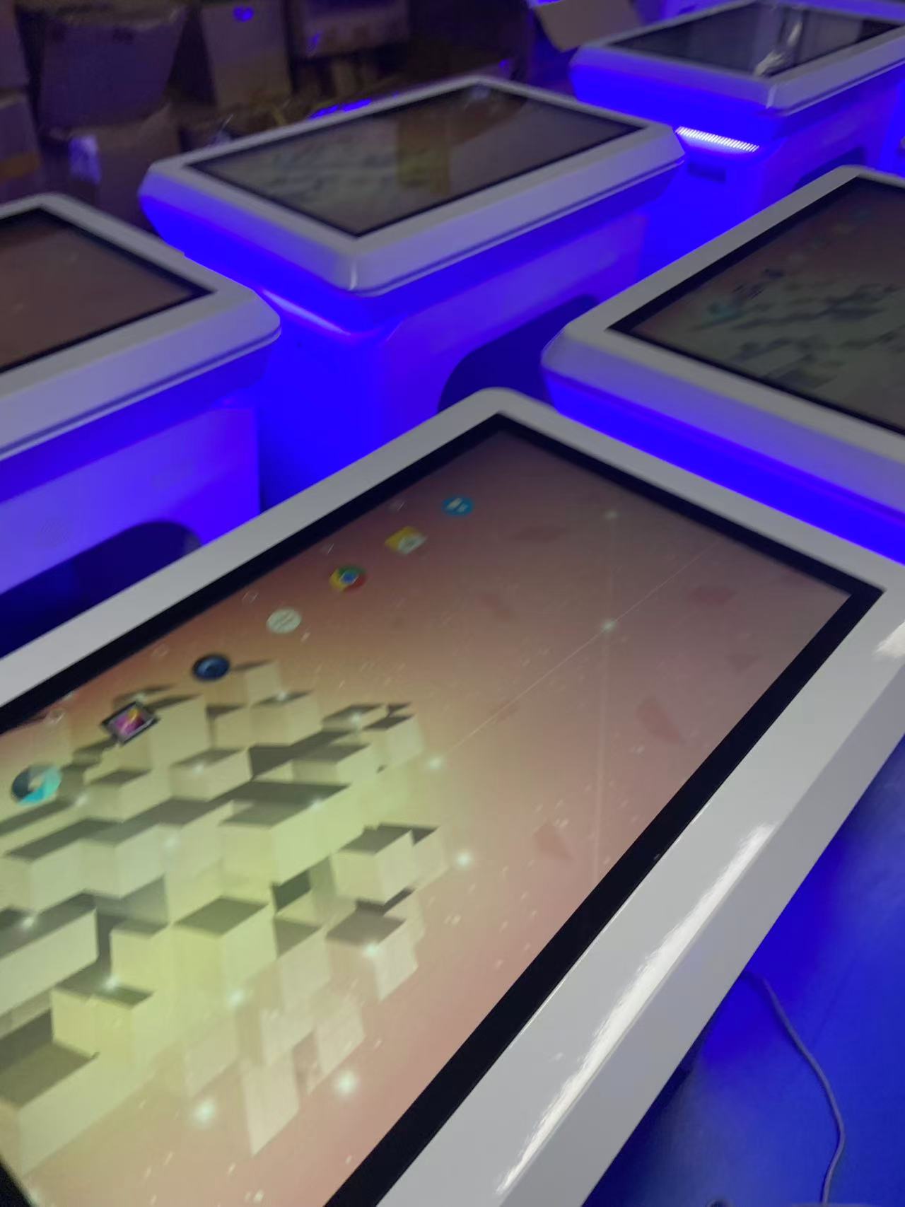 众裕桌面式查询一体机：重塑场景交互，赋能信息高效触达