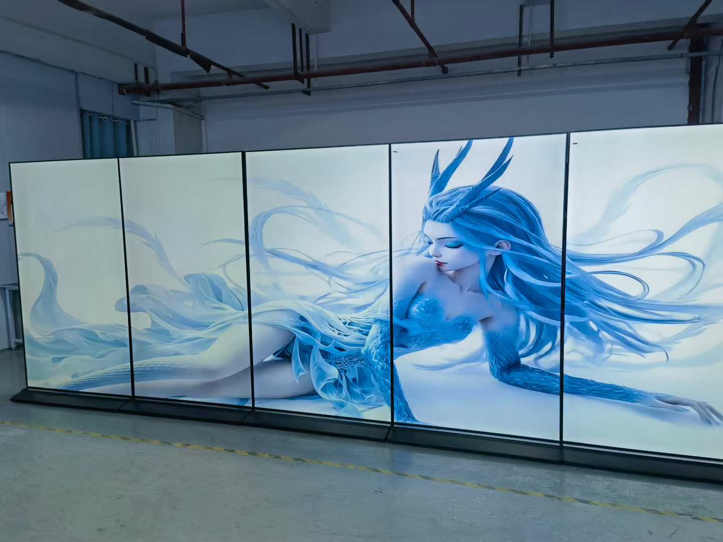 众裕品牌拼接广告机：打造极致视觉体验的利器